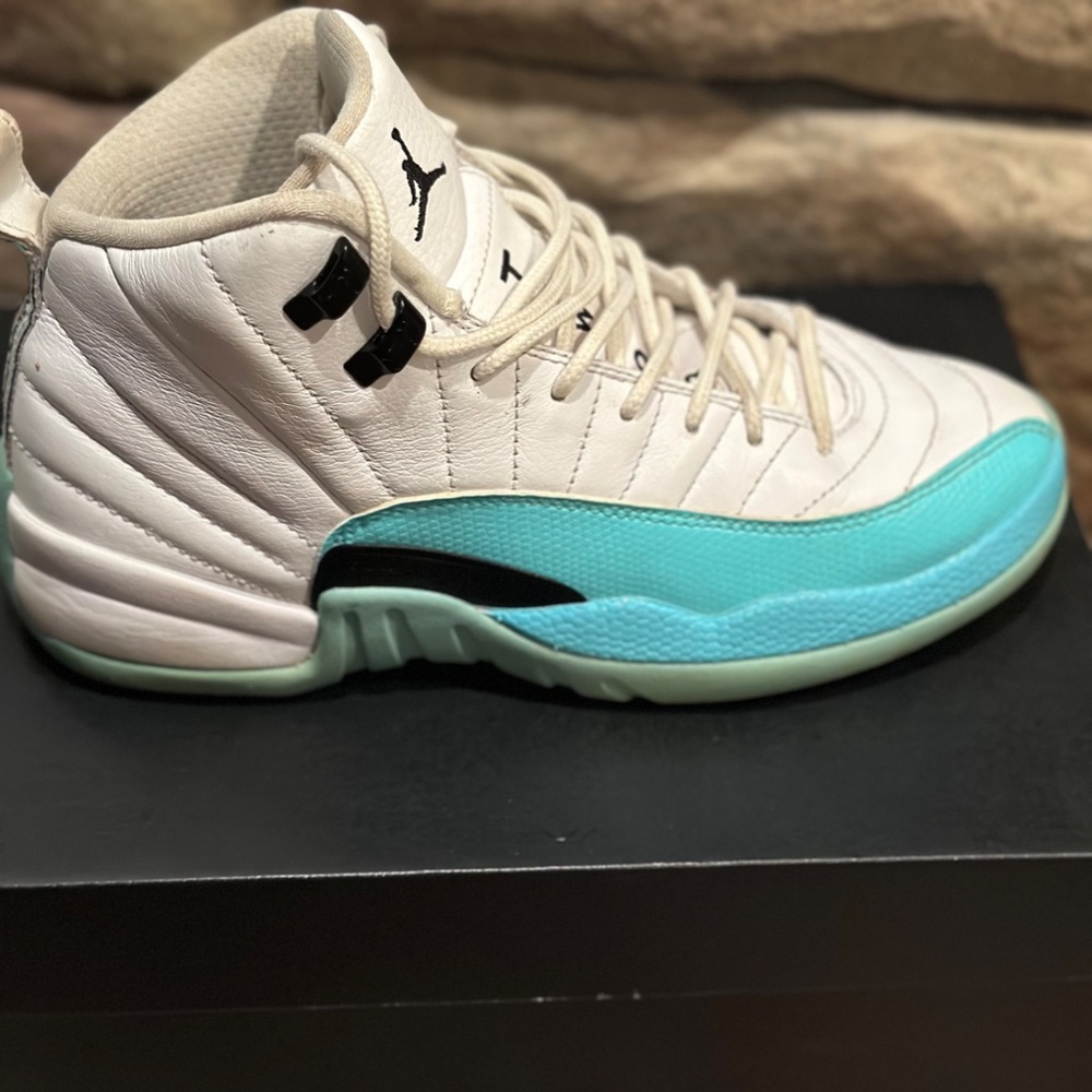 Youth Jordan Retro 12 Size 6